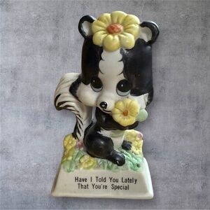 Vintage 1979 Russ Berrie & Co. Ceramic Skunk Figurine (model #818)